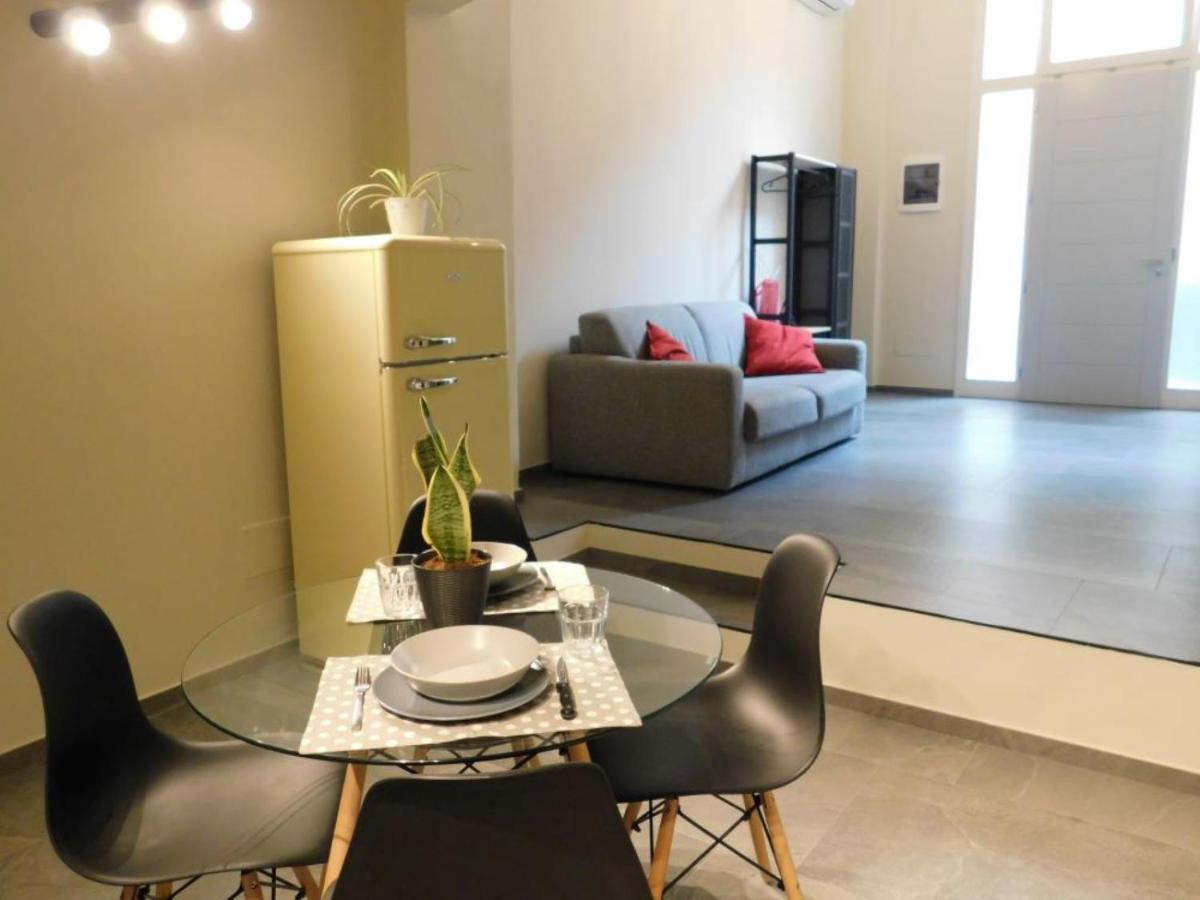 Piumaviola Beds & Apartments Parma Buitenkant foto