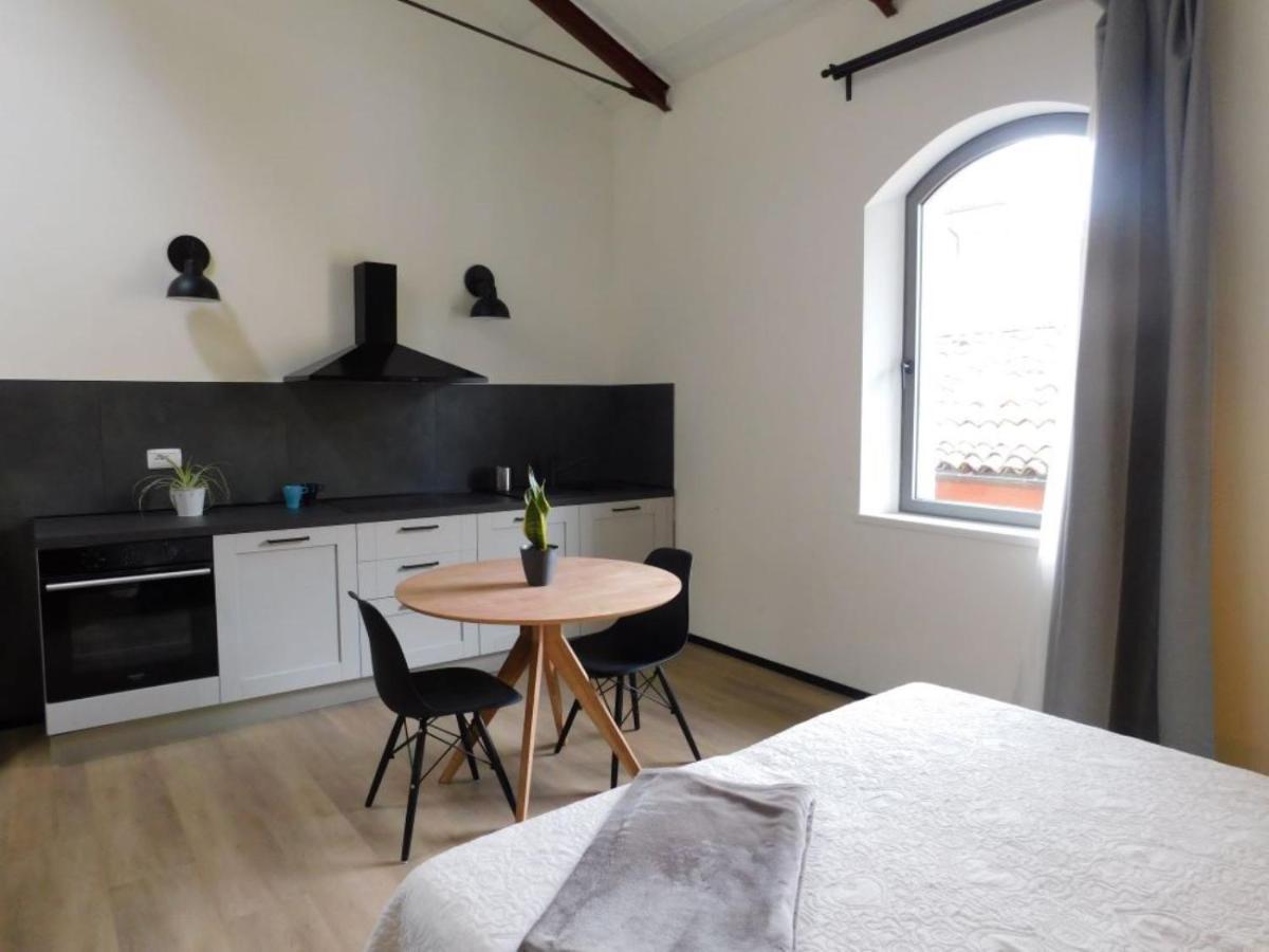 Piumaviola Beds & Apartments Parma Buitenkant foto