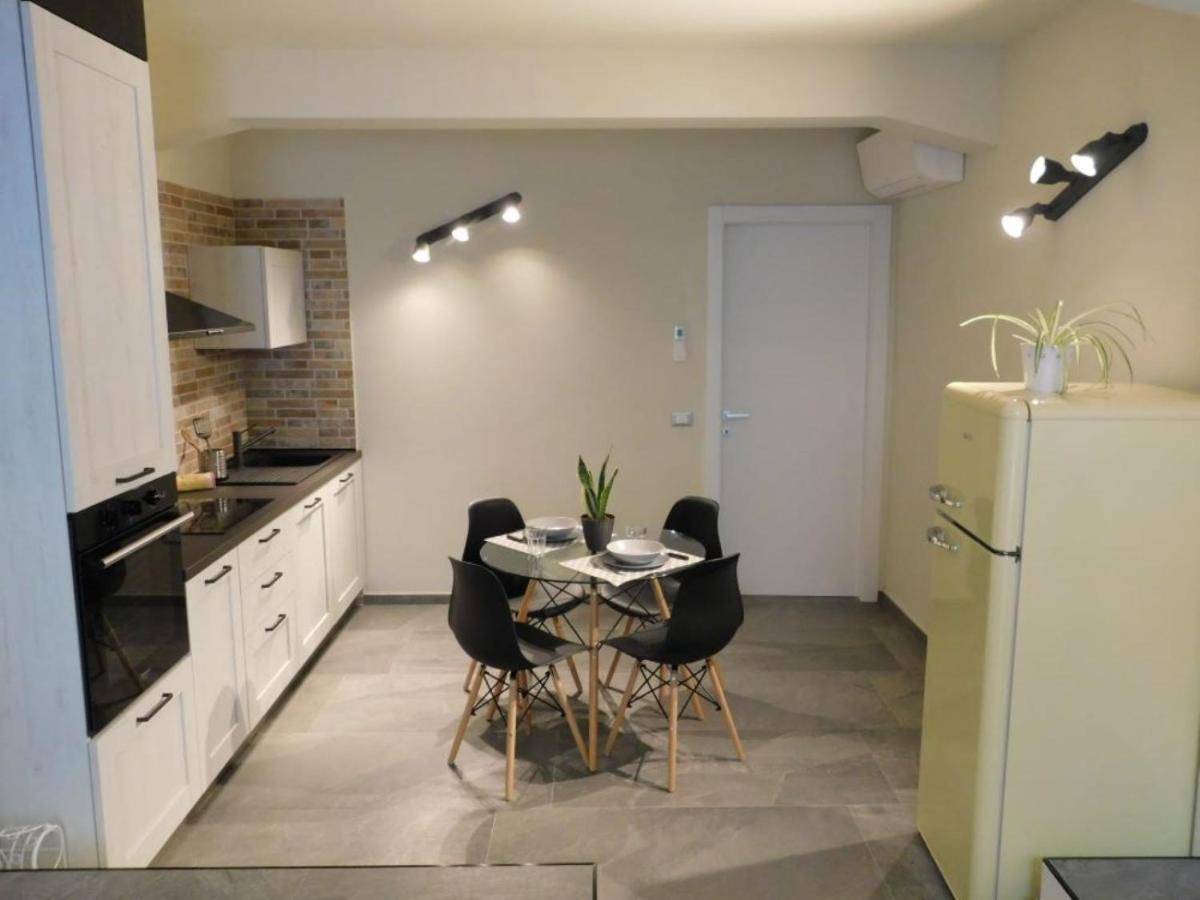 Piumaviola Beds & Apartments Parma Buitenkant foto